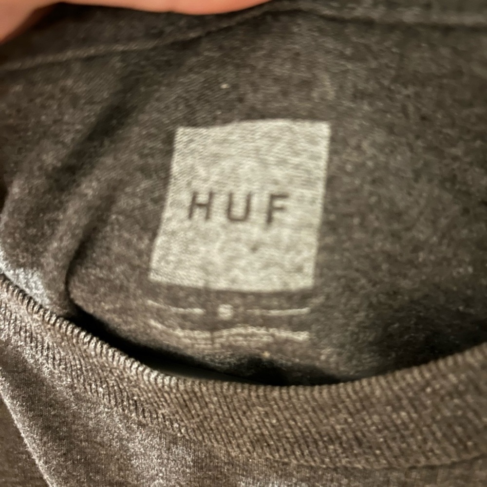 HUF Cropped Black T-Shirt ✂️ - Picture 2 of 3